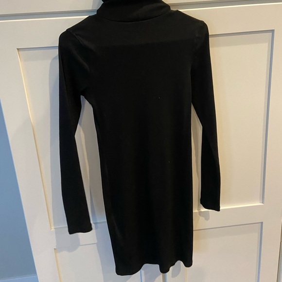 Black Body-con Dress (S) - Picture 2 of 3